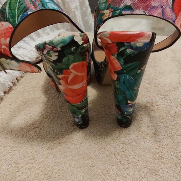 Sexy Floral Platform Ankle Strap Heels - Picture 4 of 7